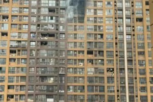 南京火灾从一楼烧到三十三楼，我住低层楼房，却比高层住户更害怕